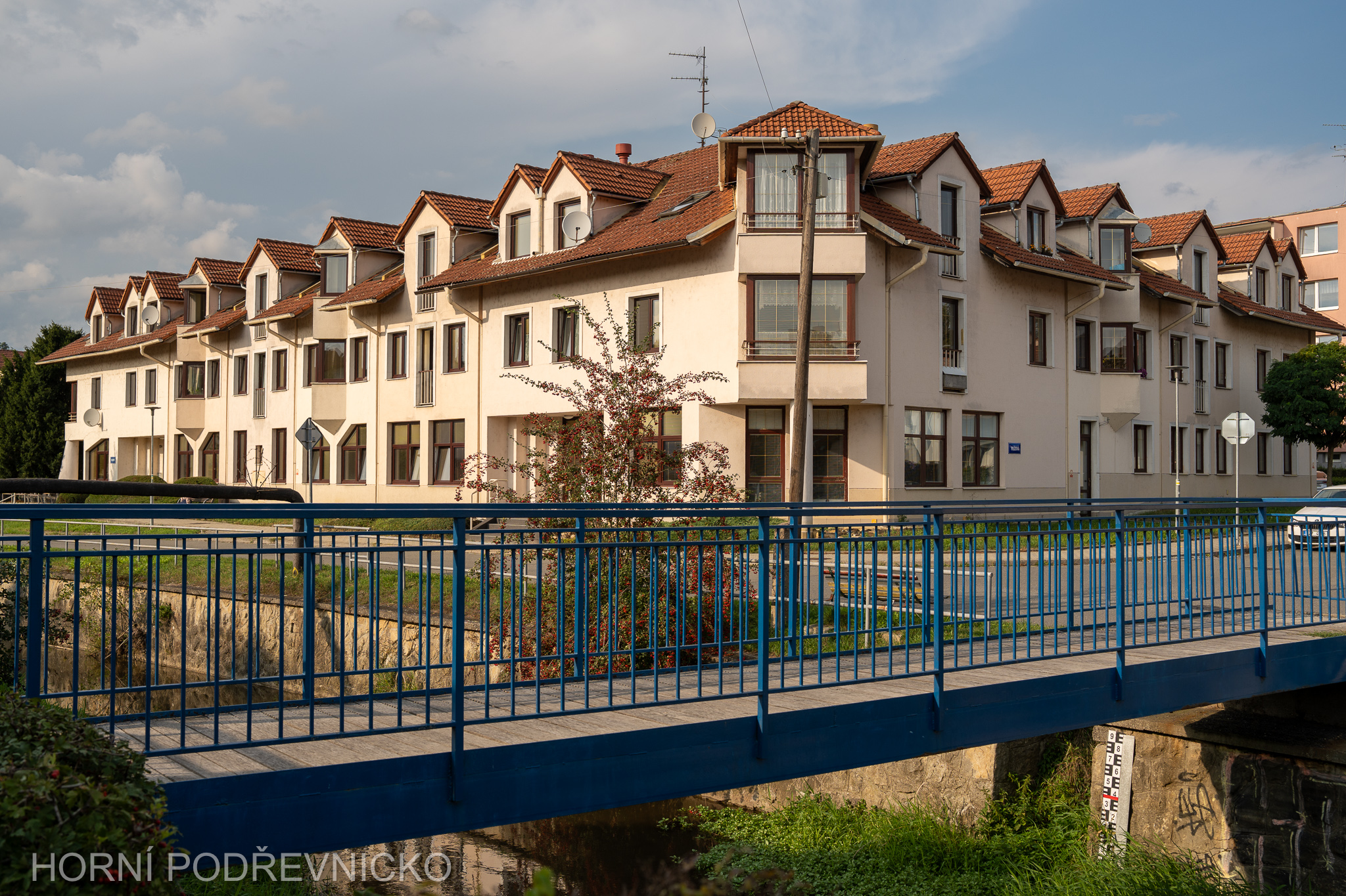 ARCHITEKTONICKÁ STUDIE - PŘEDPROSTOR BUDOVY AHC ODLEHČOVACÍ CENTRUM